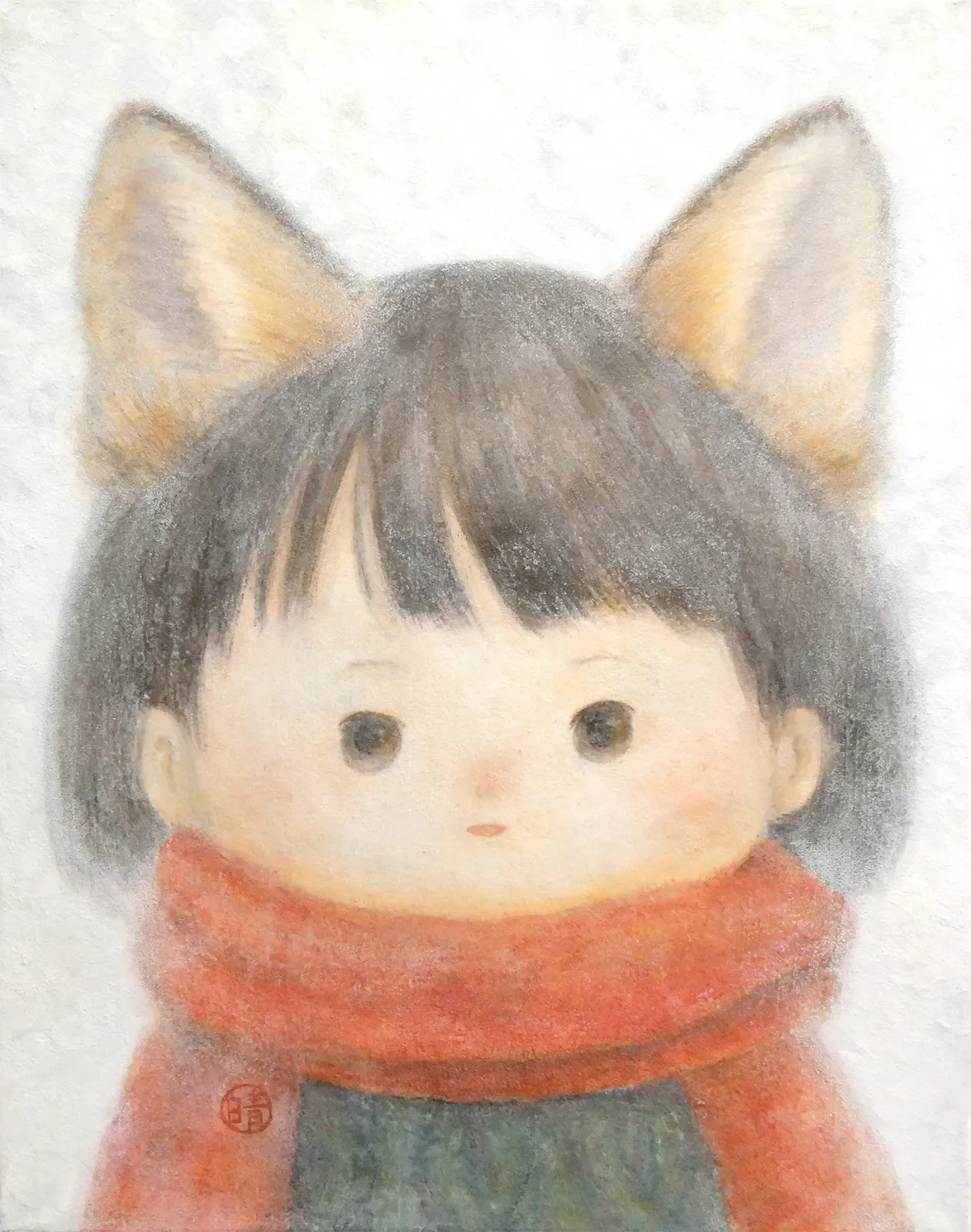 おかっぱ頭に大きなきつねの耳が生え、首に赤いマフラーを巻いた子供の、正面を向いた絵。「こんこんわらべ」というキャラクター。